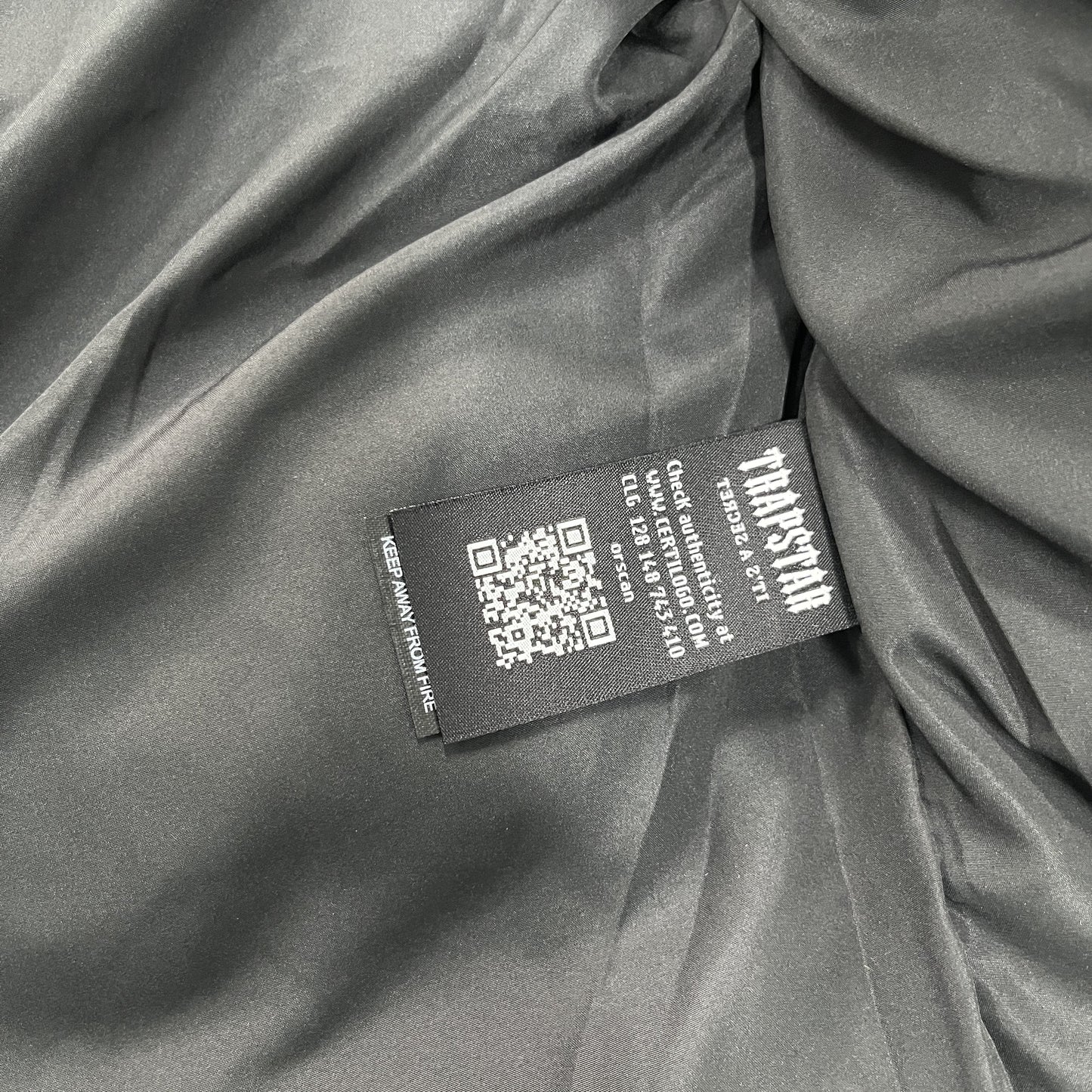 DECODED 2025 HOODED PUFFER-BLACK GRADIENT