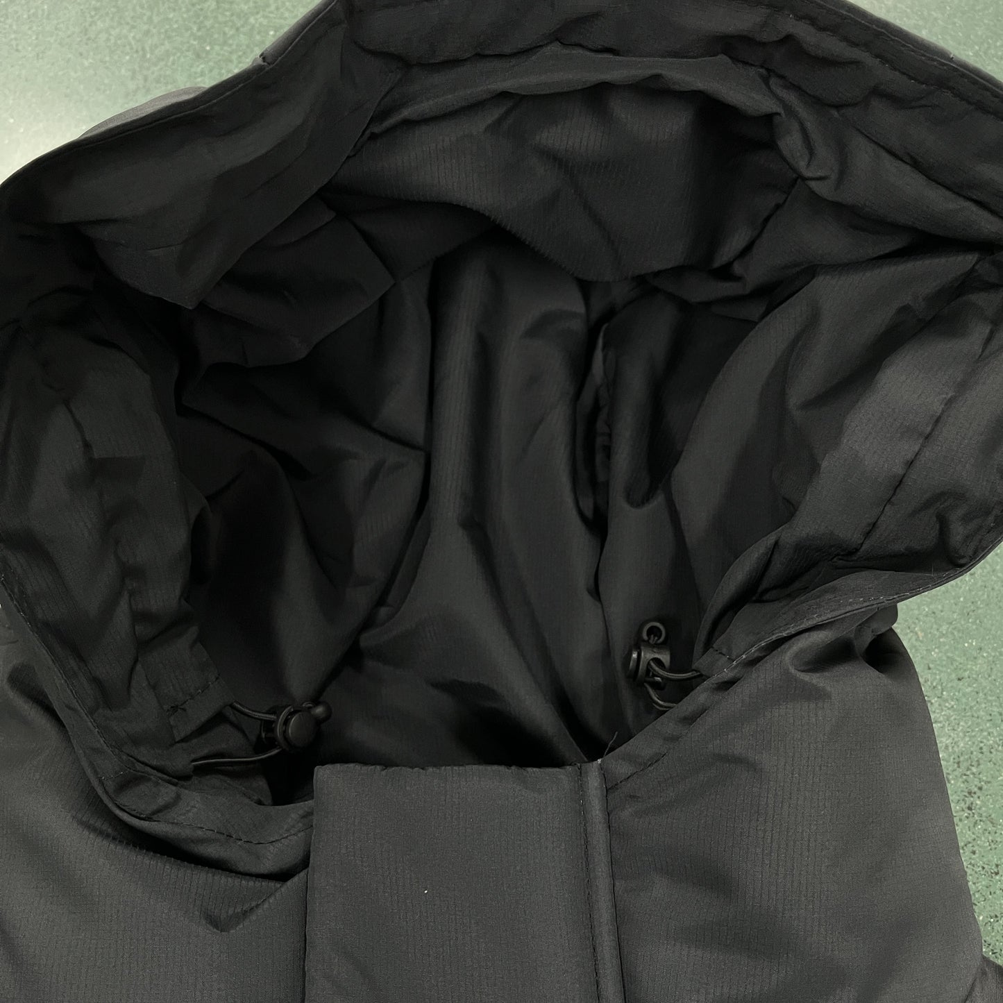 DECODED 2025 HOODED PUFFER-BLACK GRADIENT
