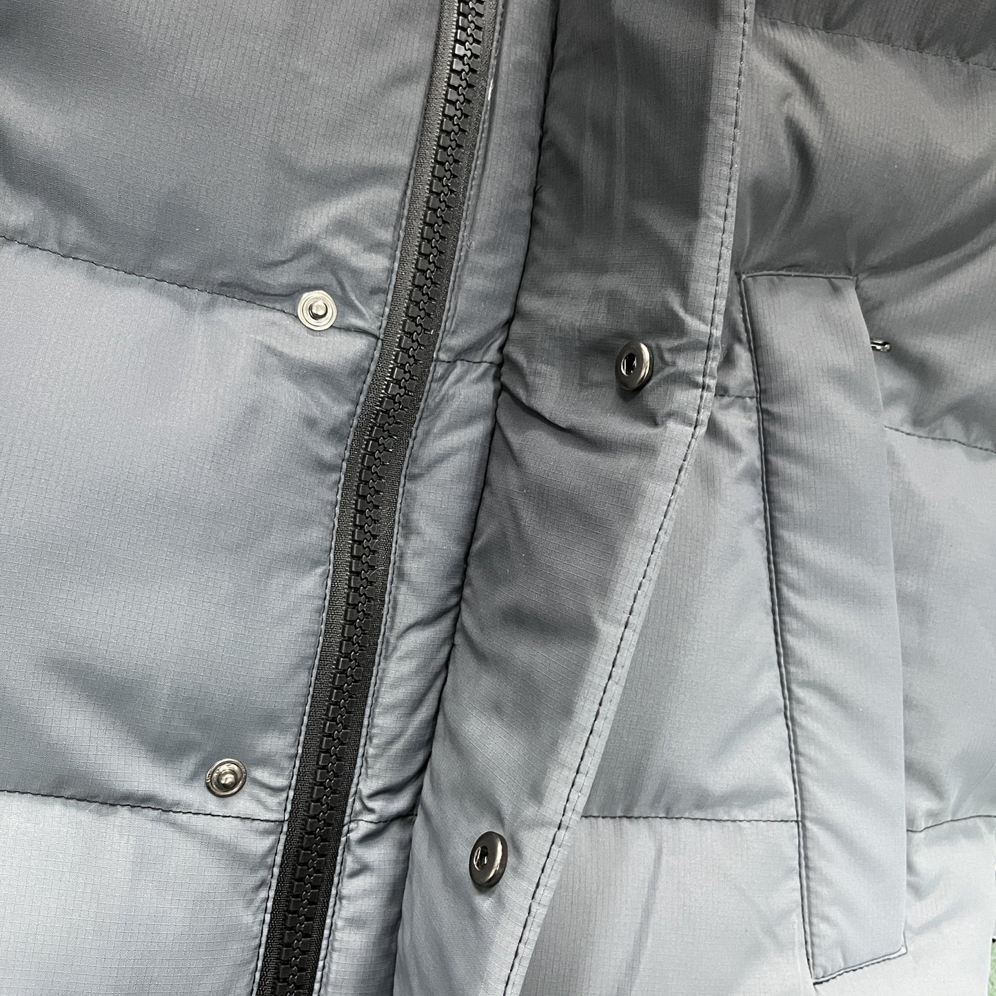 DECODED 2025 HOODED PUFFER-BLACK GRADIENT