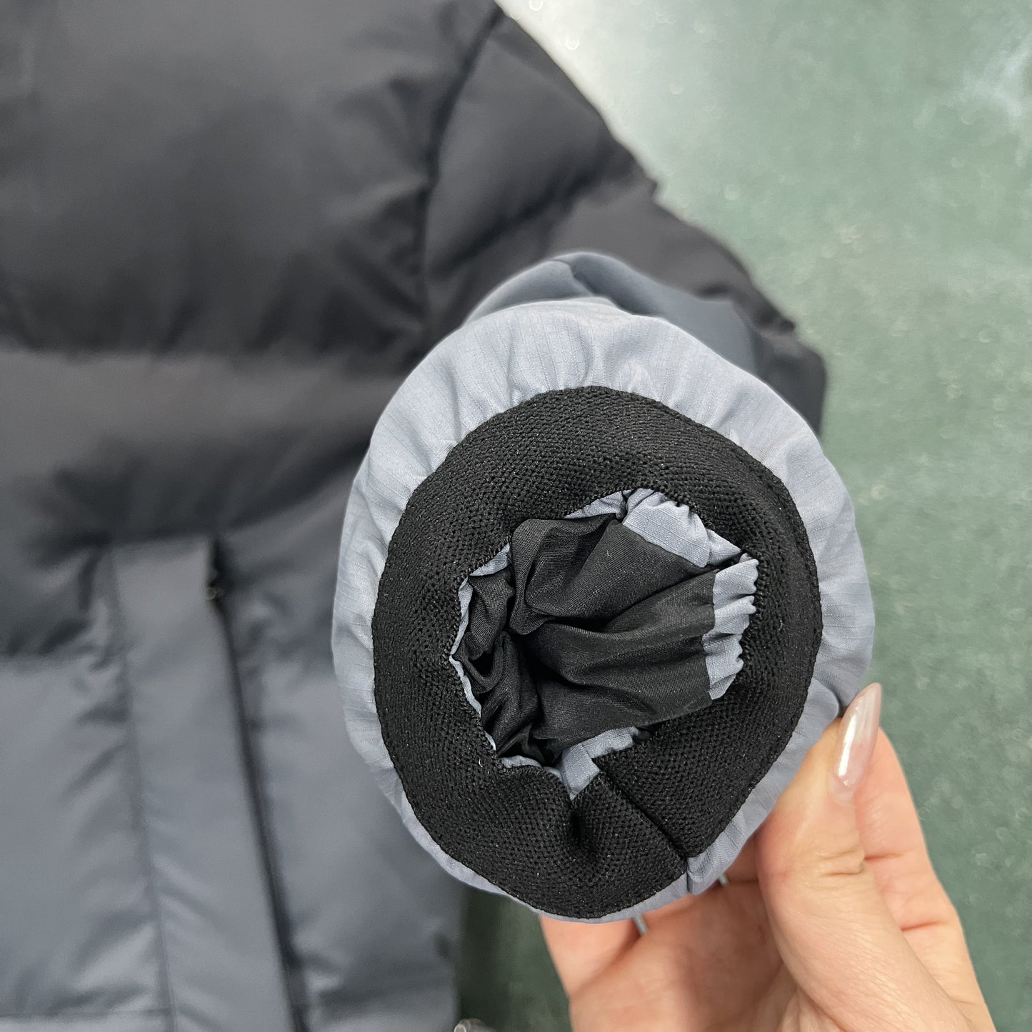 DECODED 2025 HOODED PUFFER-BLACK GRADIENT