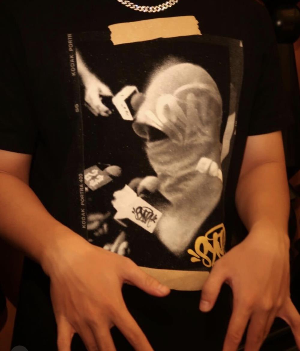 sy player tee -black