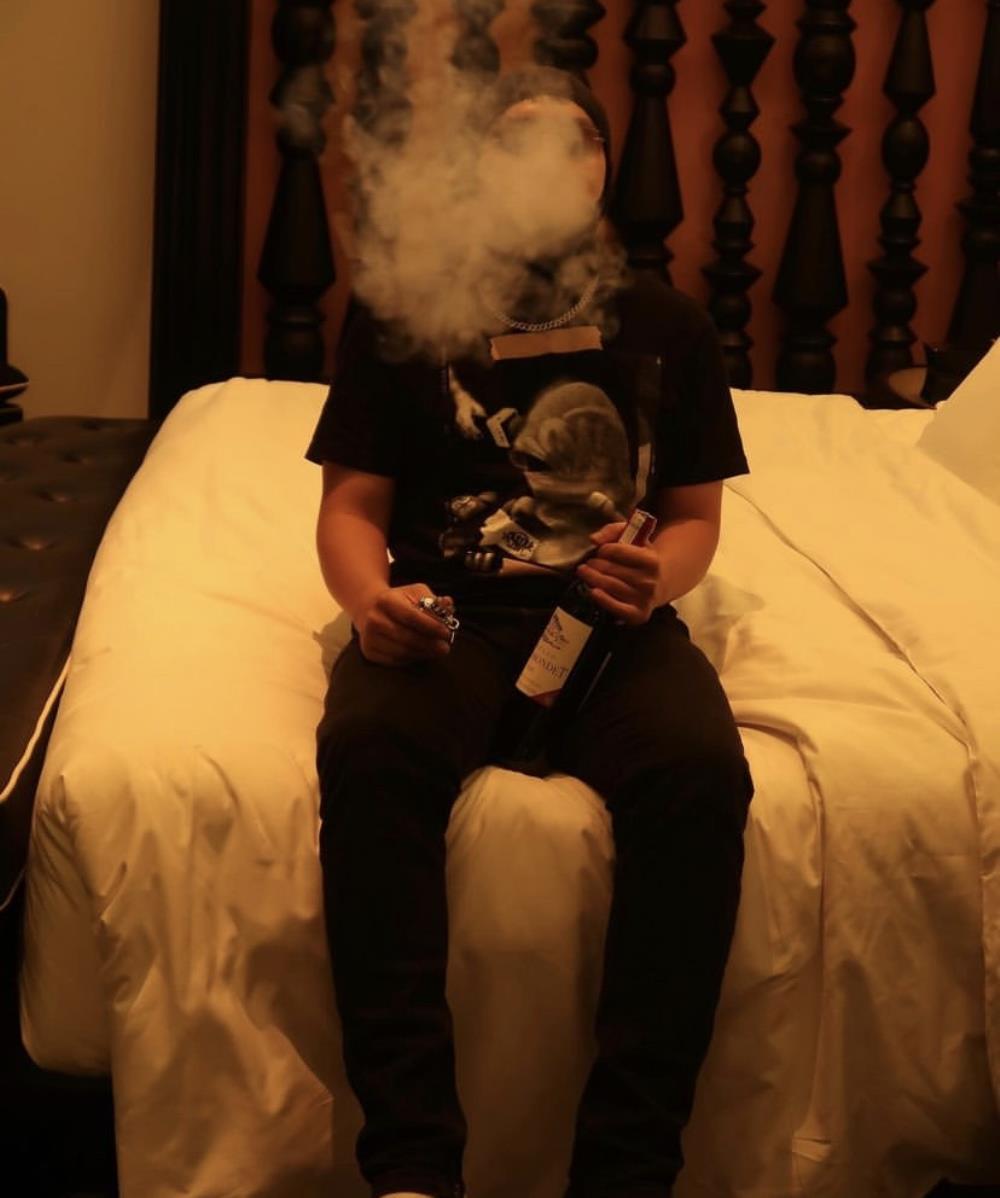 sy player tee -black