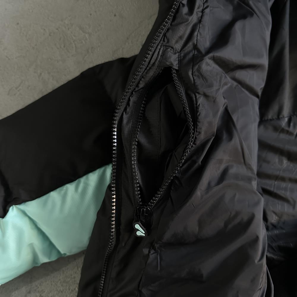 syna down jacket- Black and blue