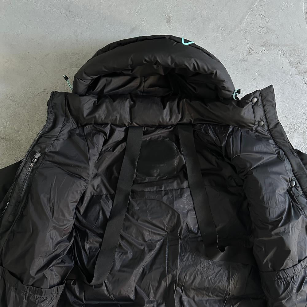 syna down jacket- Black and blue
