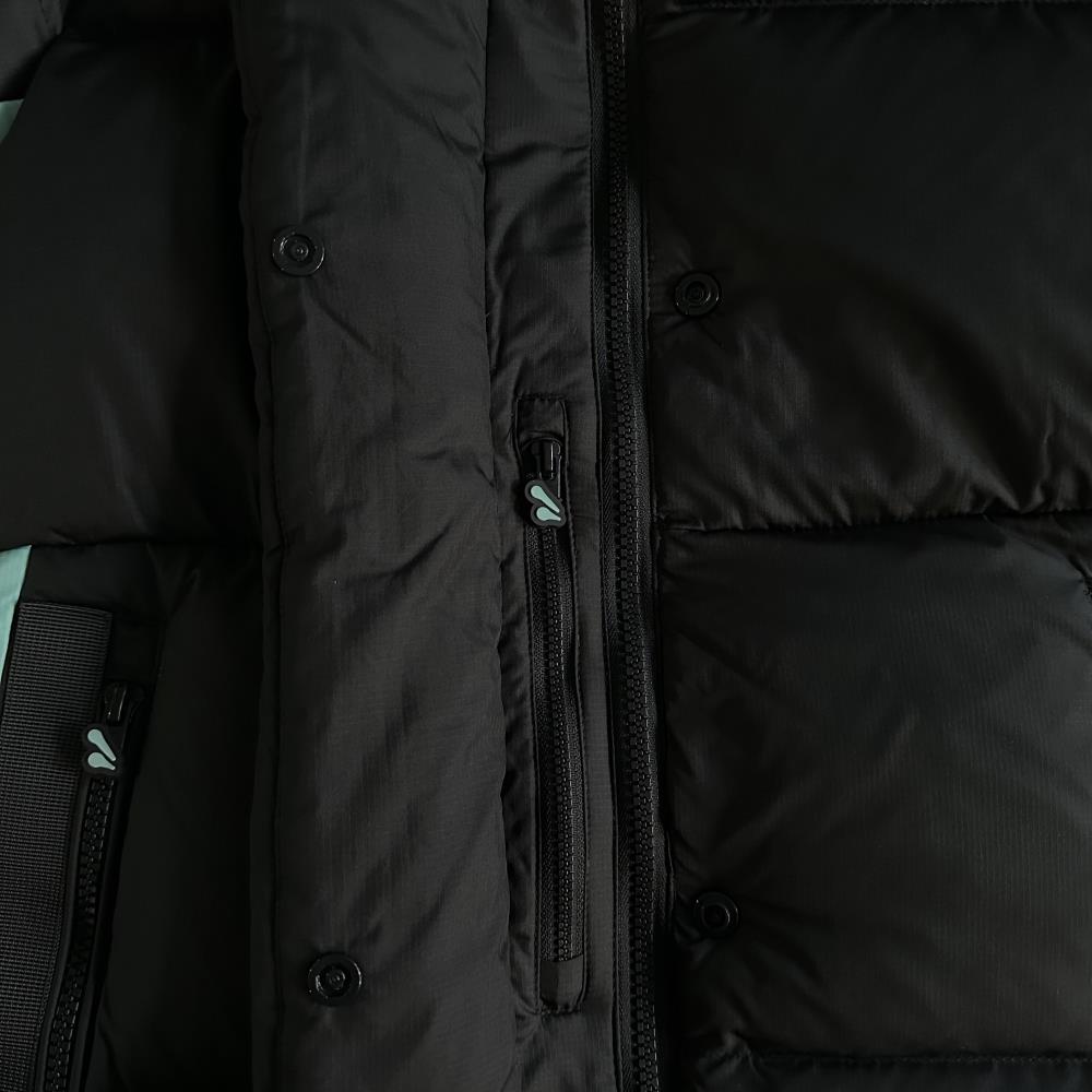 syna down jacket- Black and blue