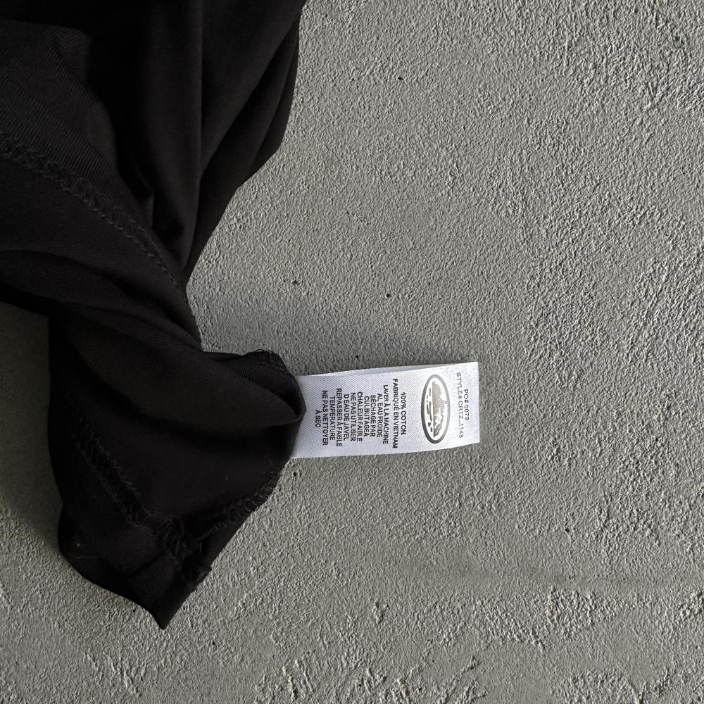 Round r-labeled tee all balck