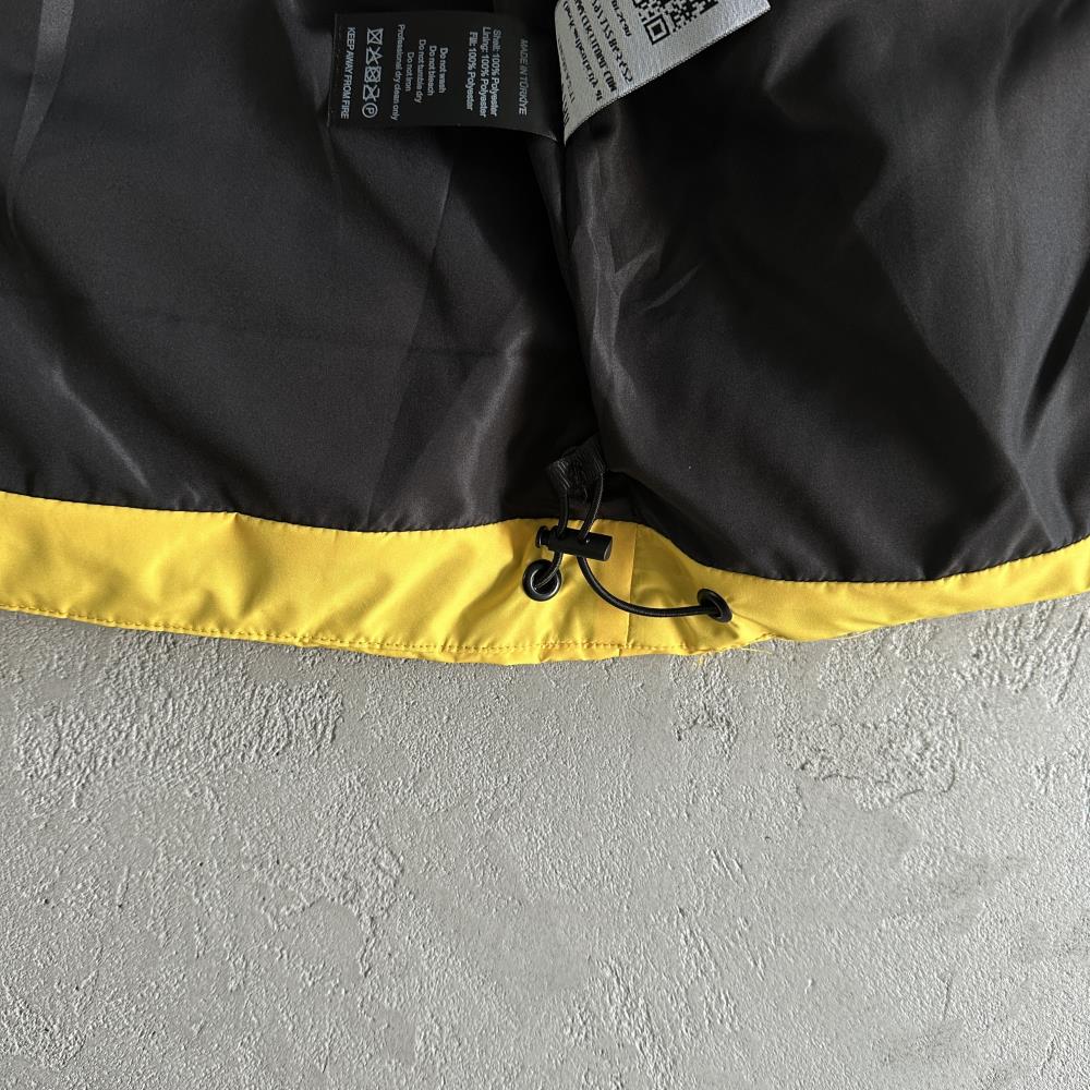 Decoded Arch Puffer Jacket Black Yellow