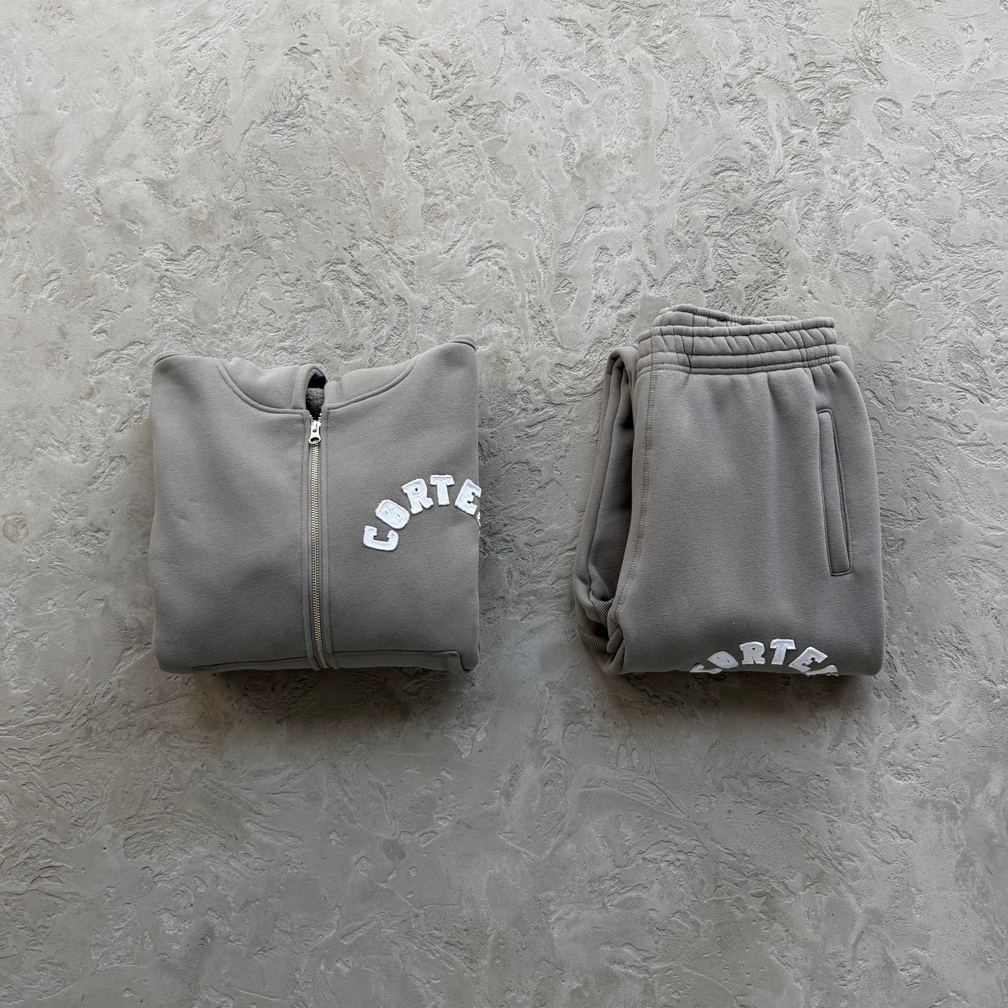 college arch open hem set-grey
