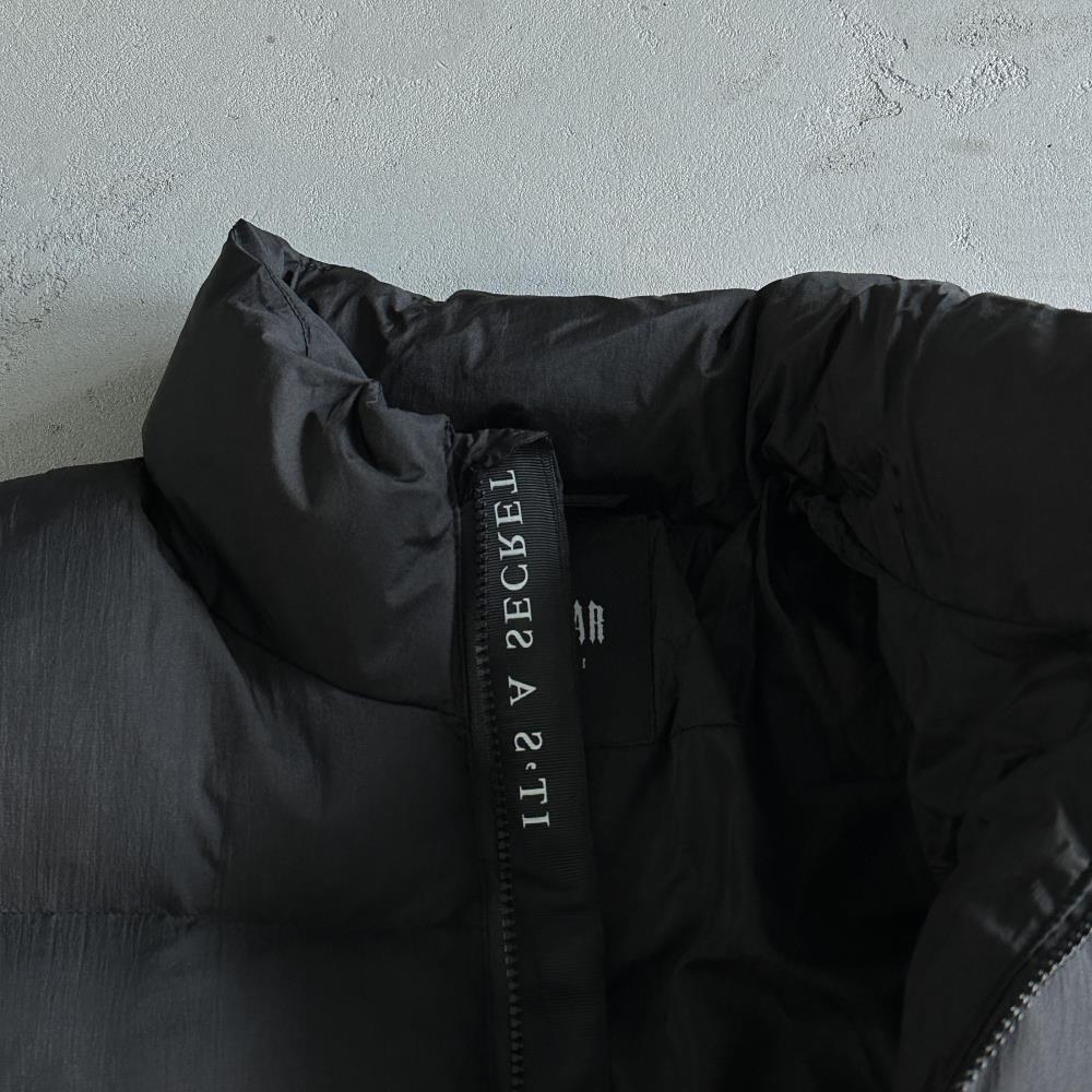 It's a secret puffer jacket BLACK