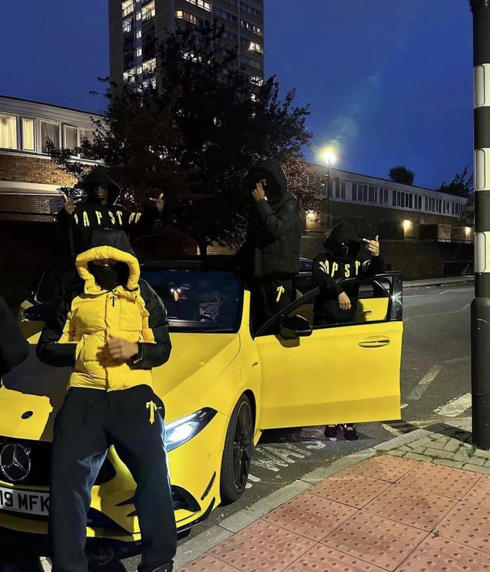 Decoded Arch Puffer Jacket Black Yellow