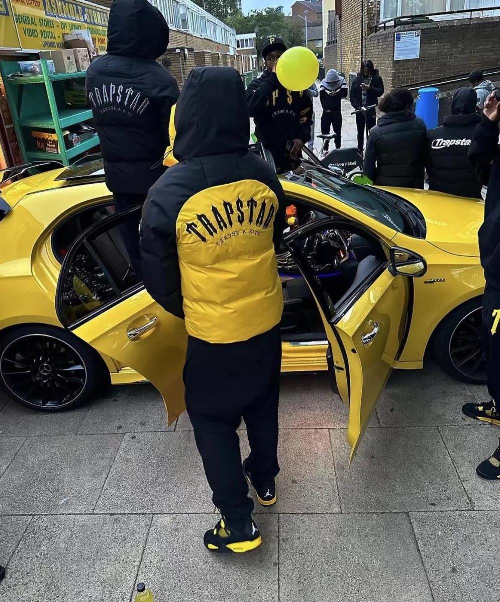 Decoded Arch Puffer Jacket Black Yellow