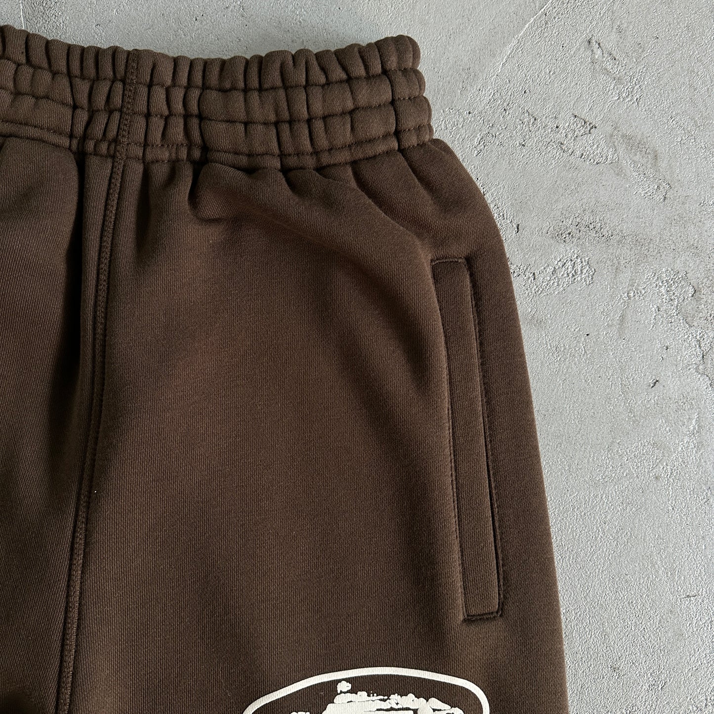 island puff print zip set-brown