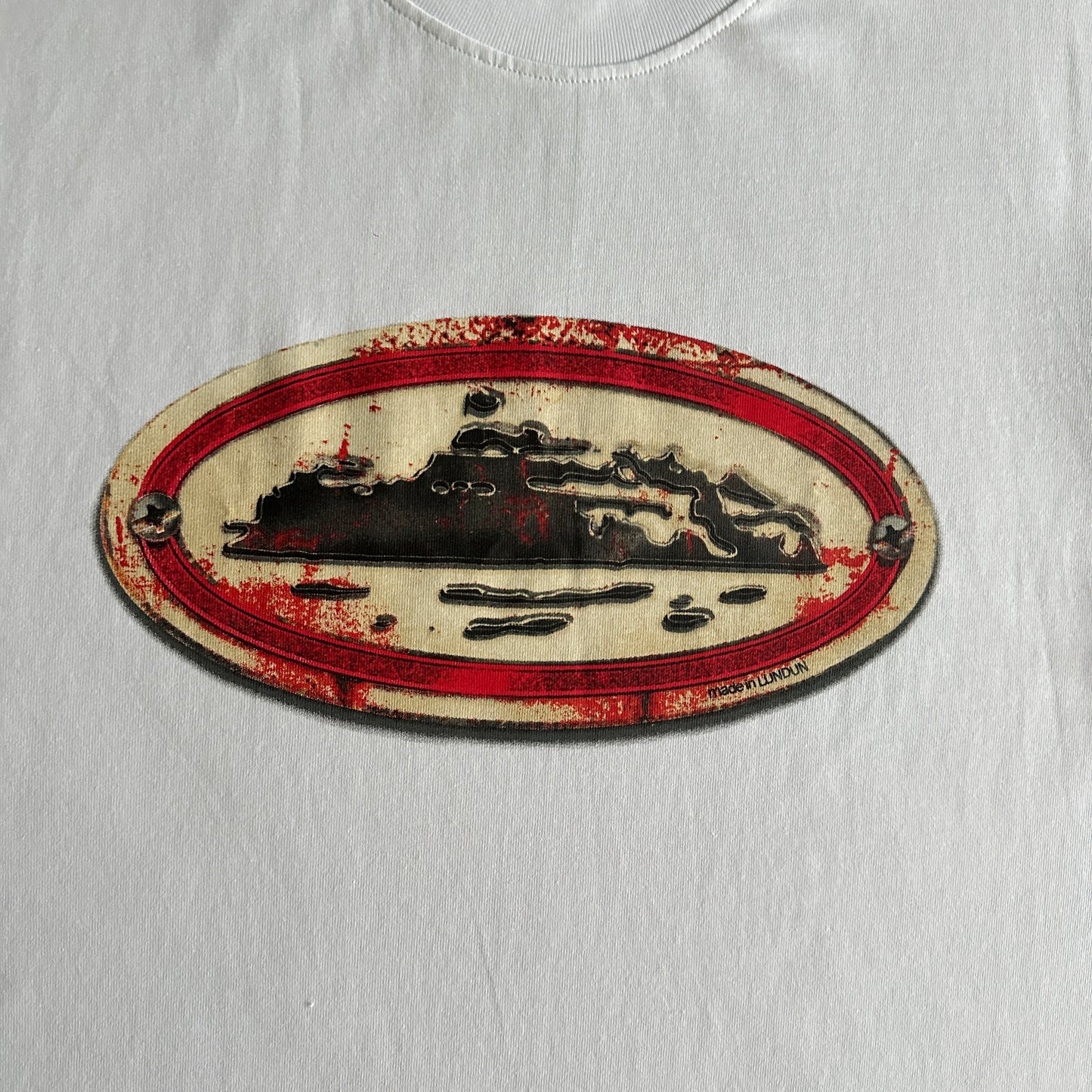 rusty alcatraz tee -white