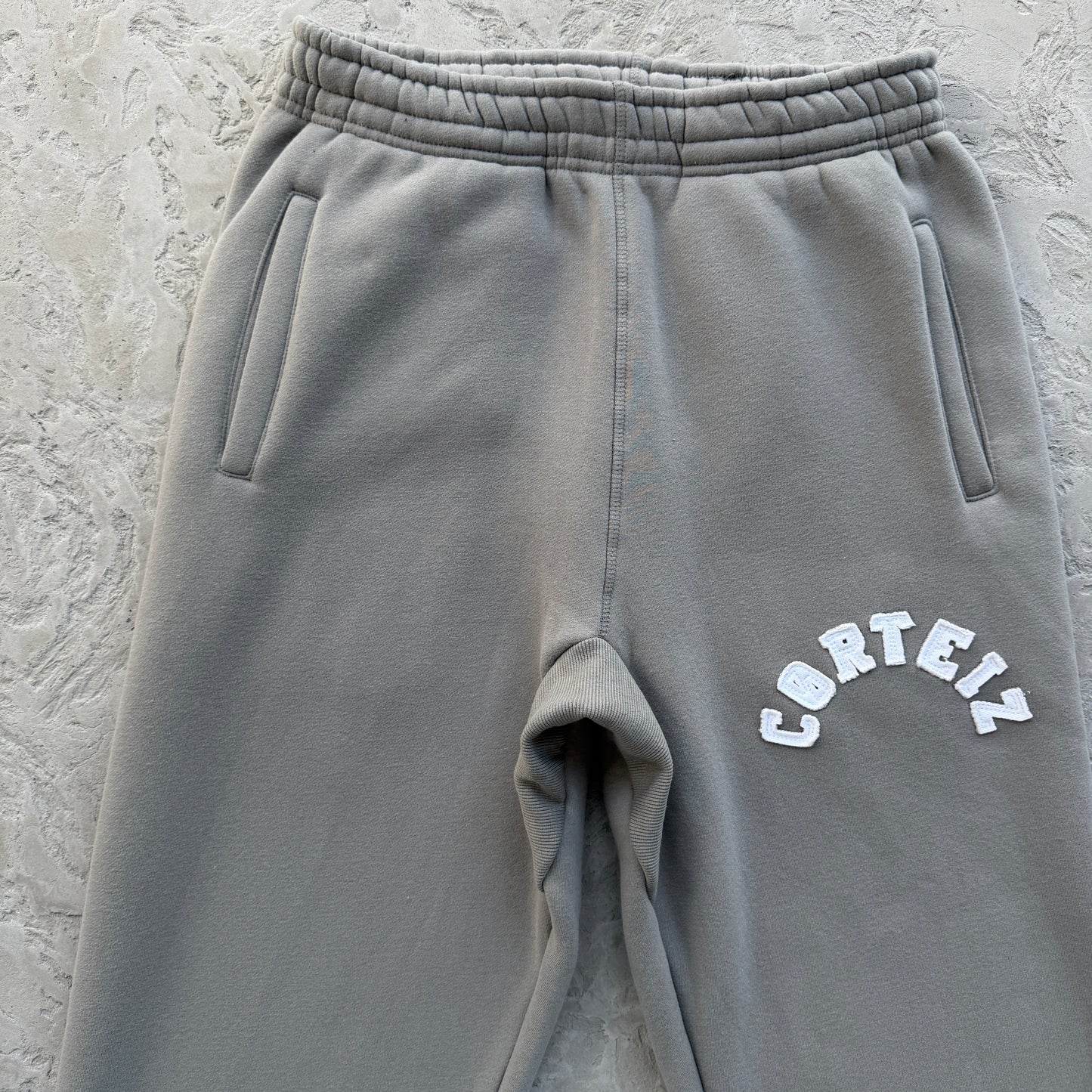 college arch open hem set-grey