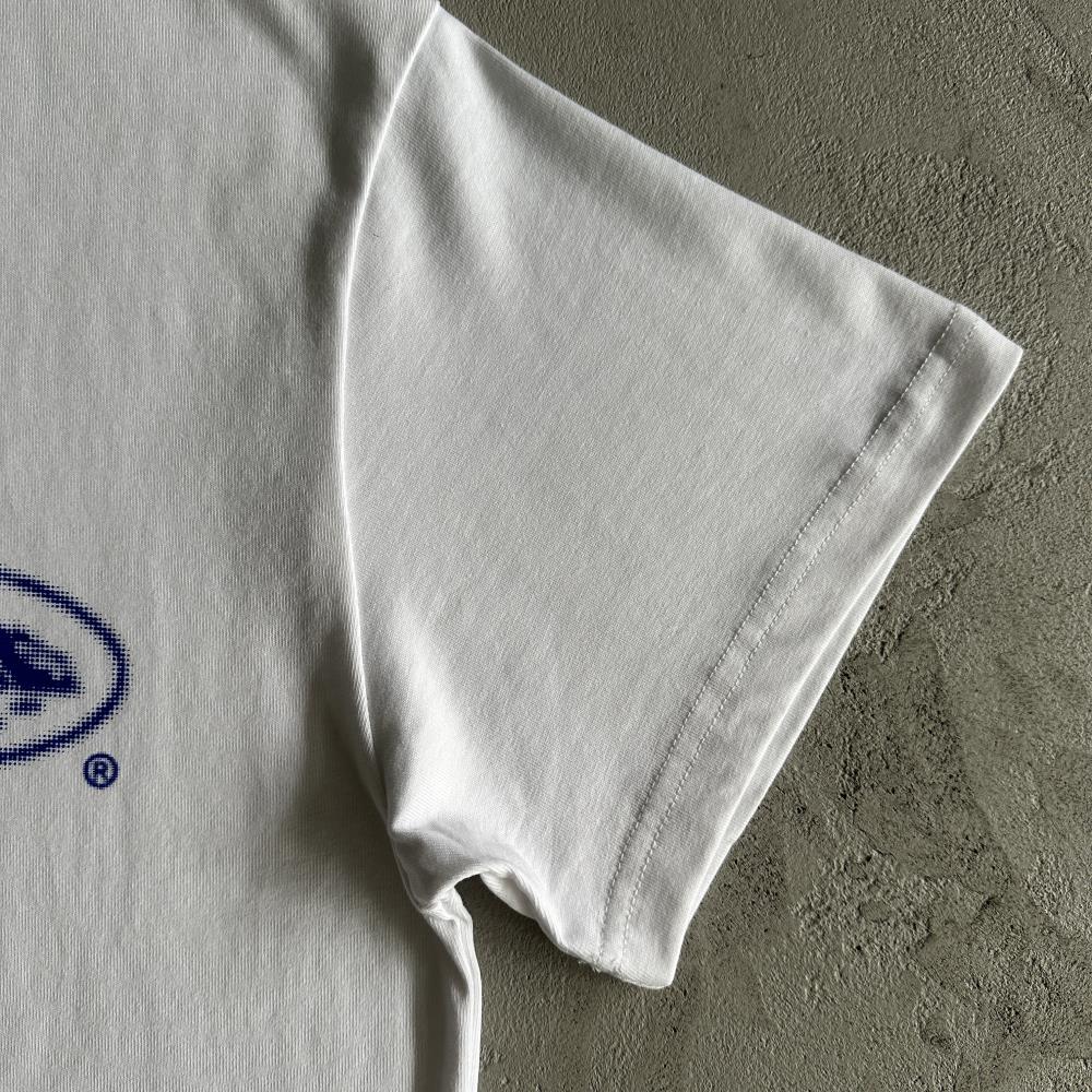 halftone island -white