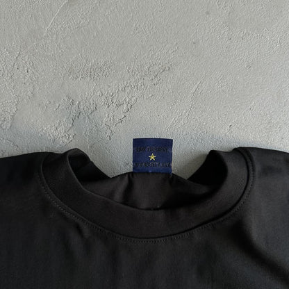 Round r-labeled tee all balck