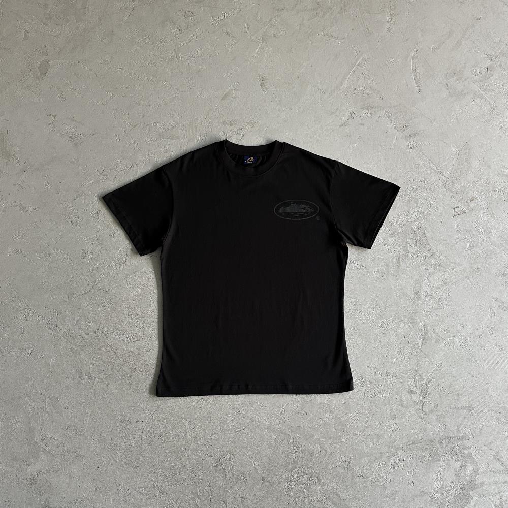 Round r-labeled tee all balck