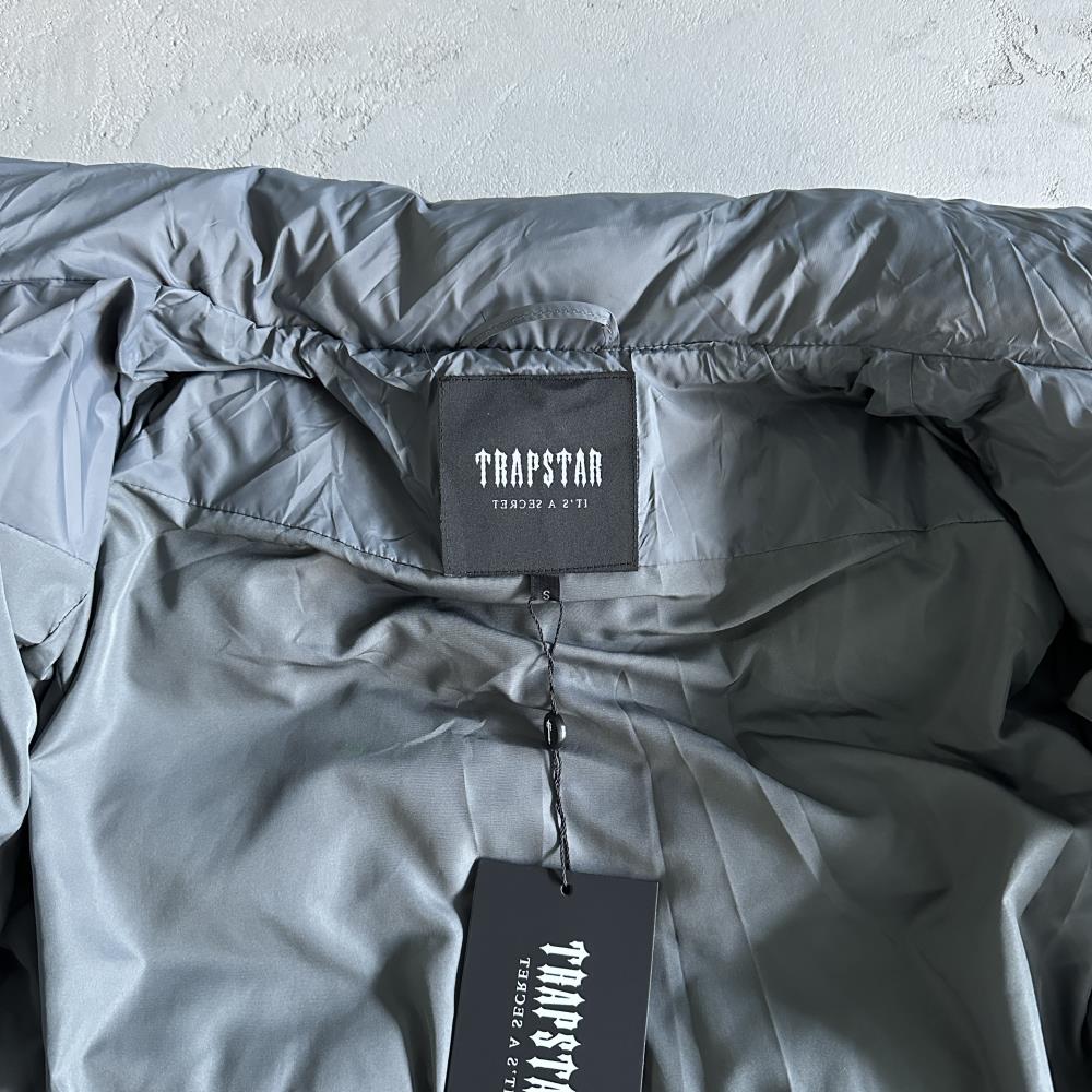 It's a secret puffer jacket BLACK