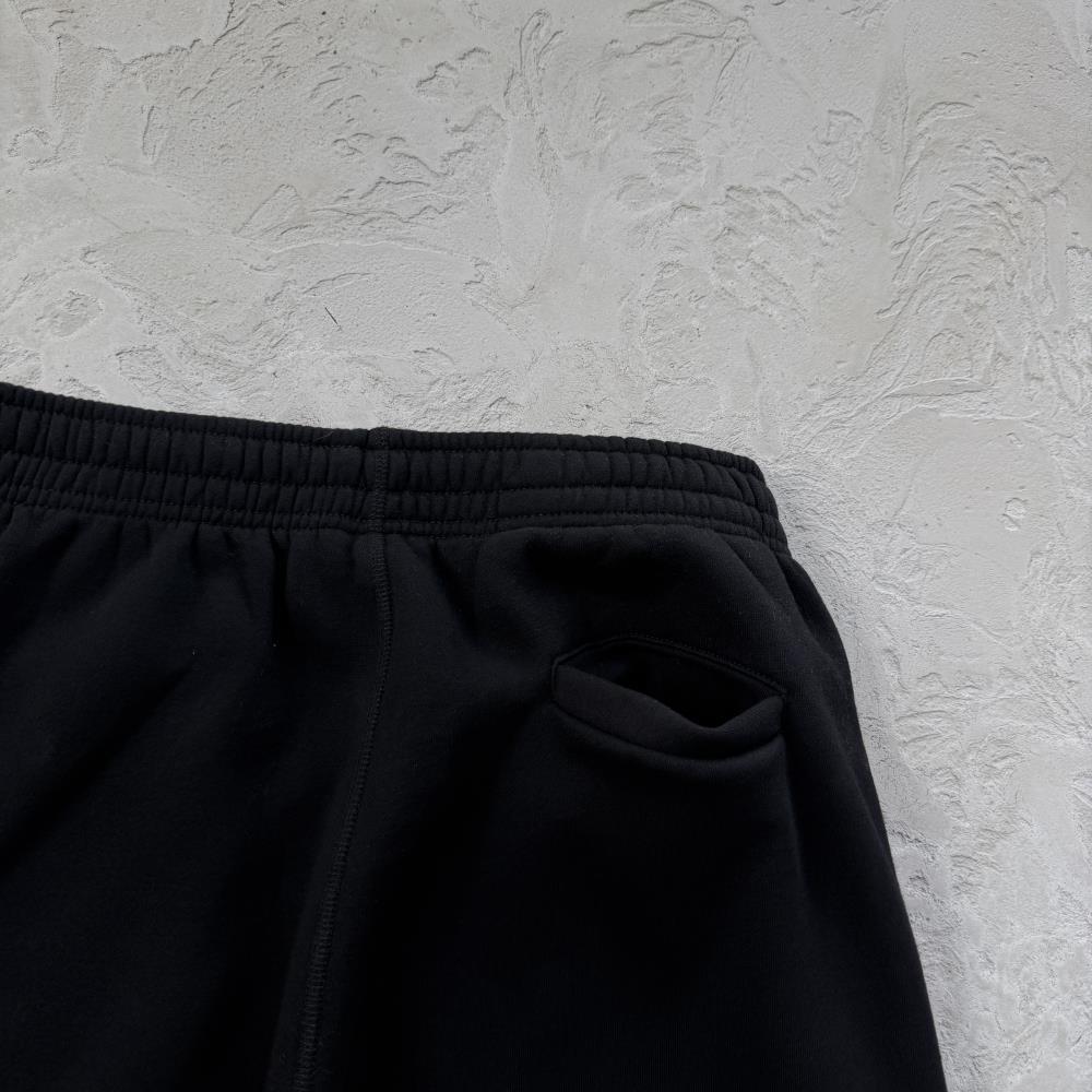 LUNDUN STITCH OPEN HEM -black and red