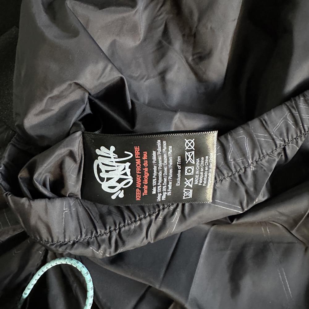 syna down jacket- Black and blue