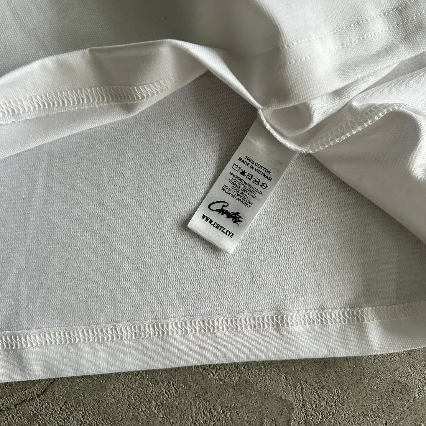 rusty alcatraz tee -white