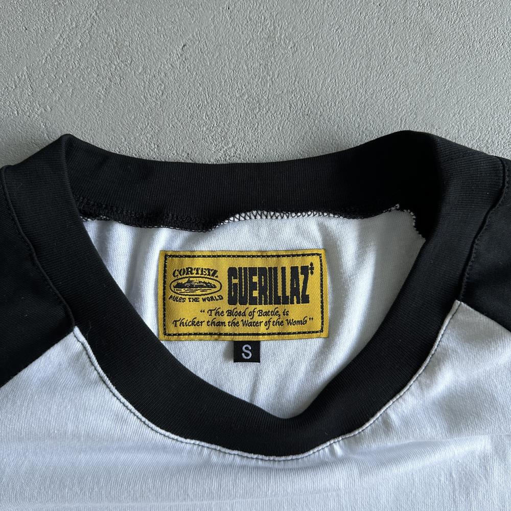 Contrast color shoulder long sleeve tee