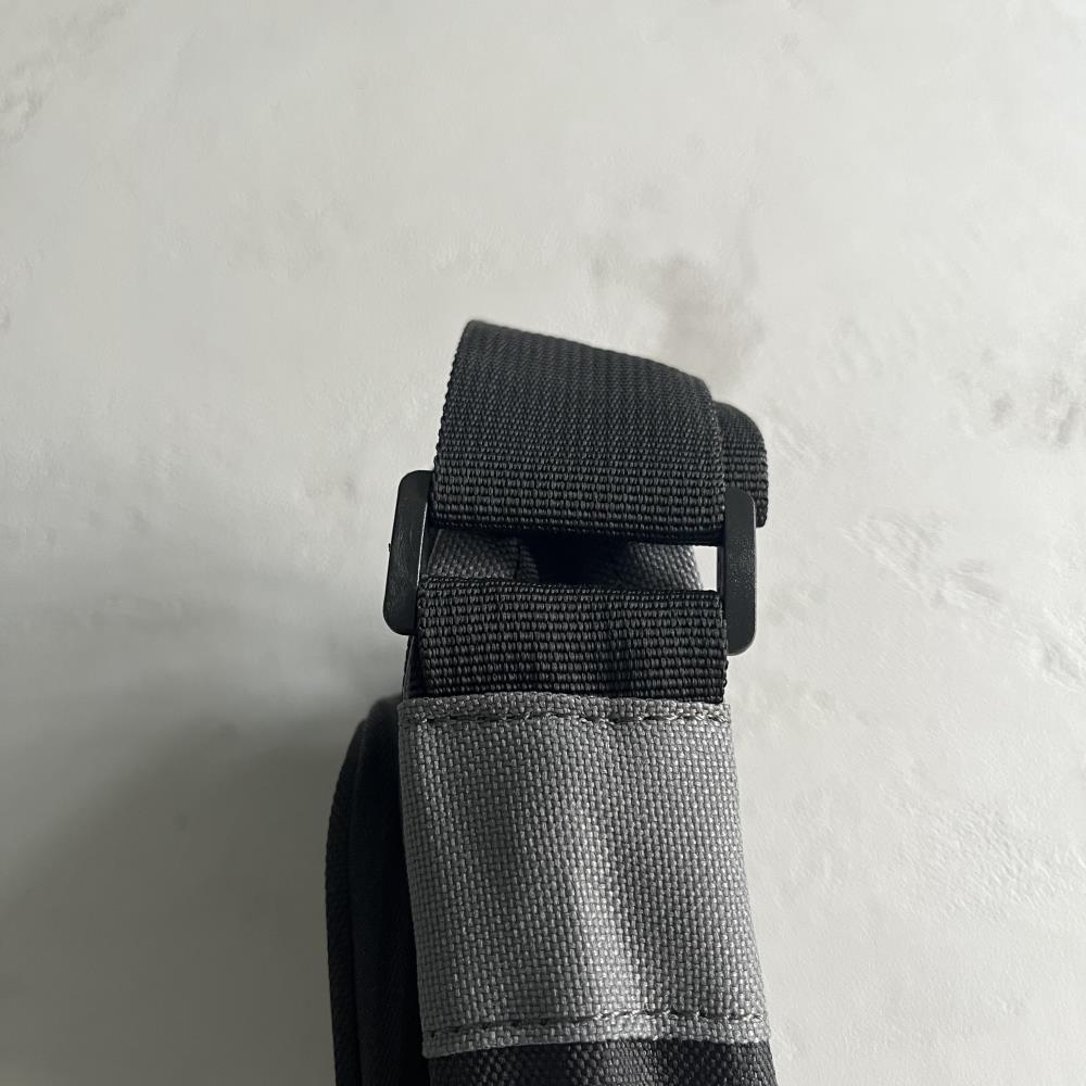 MT-gray and black color matching satchel