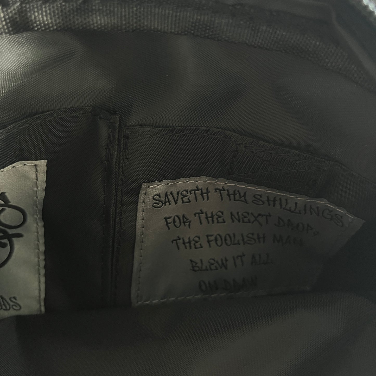 MT-gray and black color matching satchel