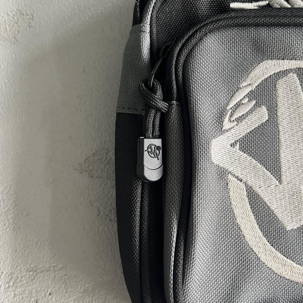 MT-gray and black color matching satchel