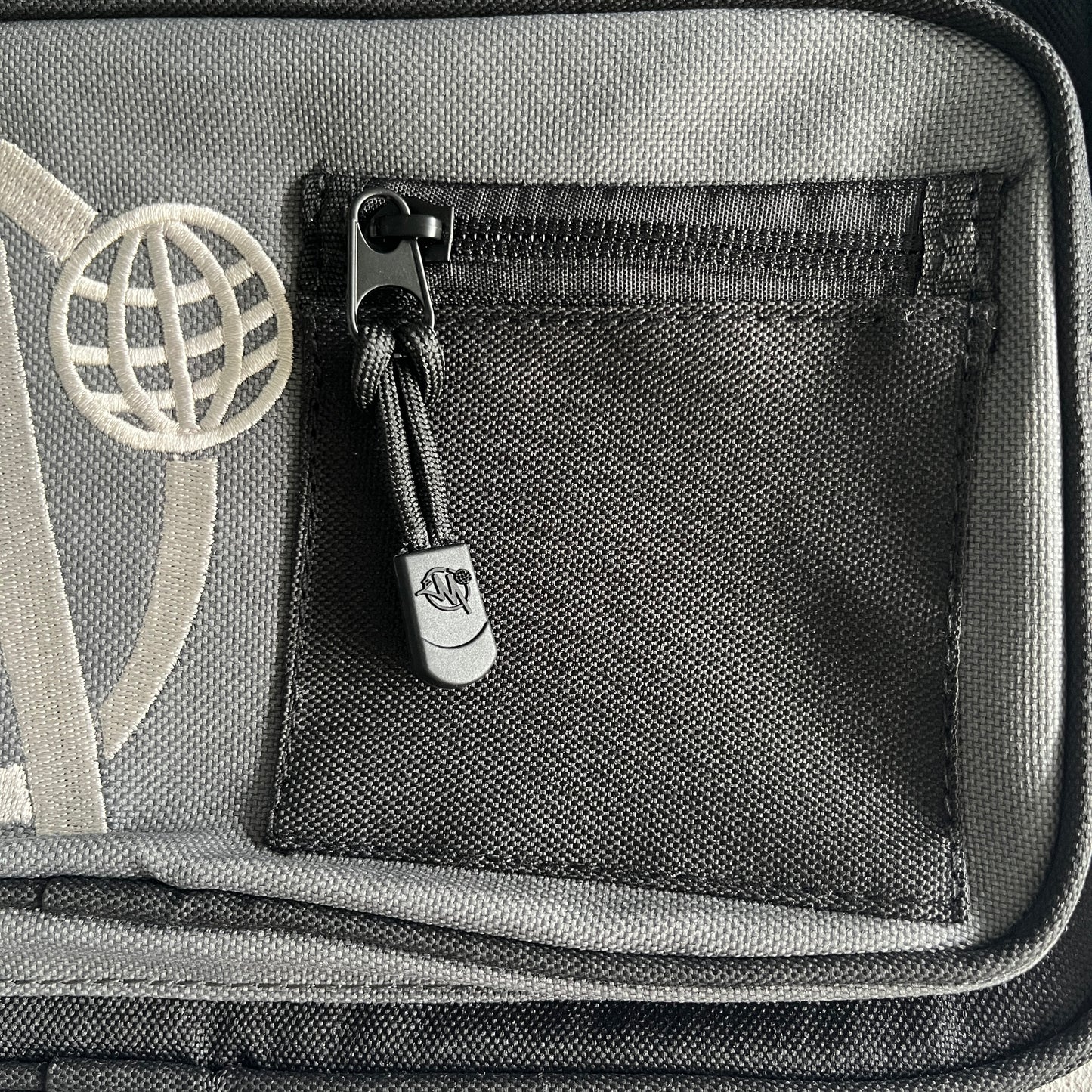 MT-gray and black color matching satchel