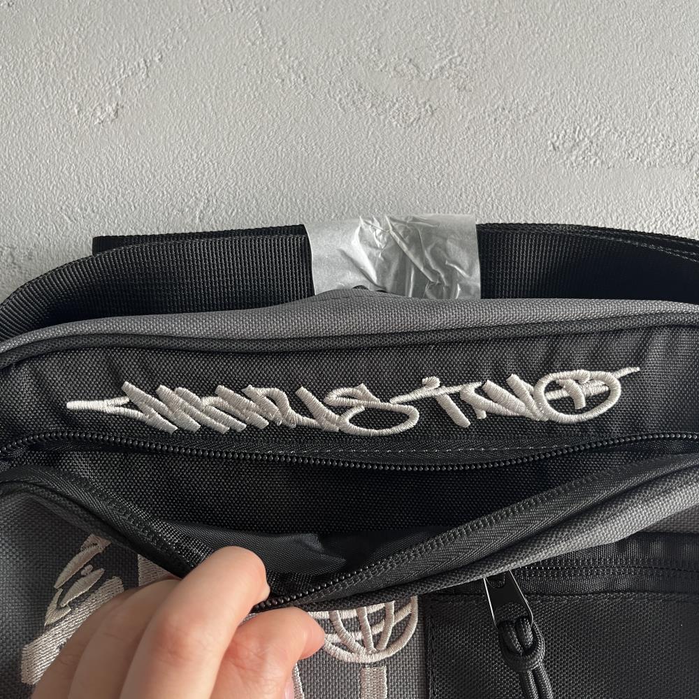 MT-gray and black color matching satchel