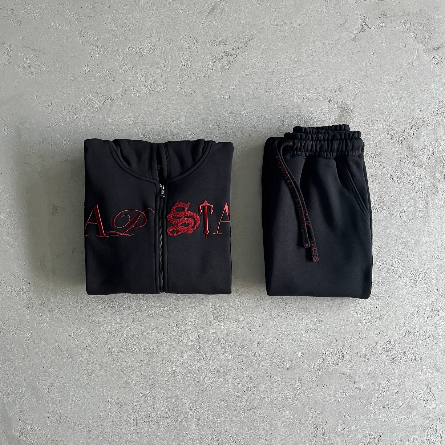 SCRIP ZIP-THOUGH HOODIE TRACKSUIT-BLACK /ZINFANDEL