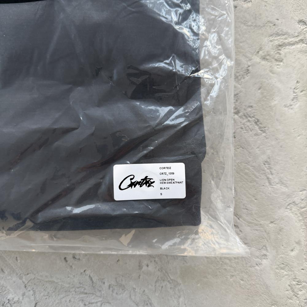 Corteiz Lion Varsity Open Hem zip set