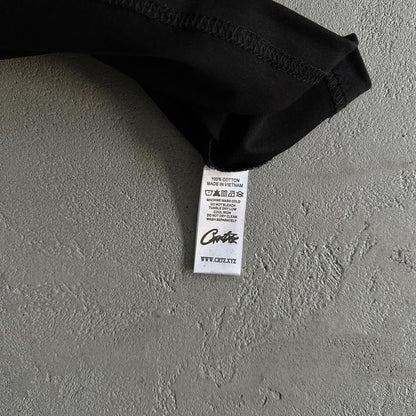 Round r-labeled tee all balck