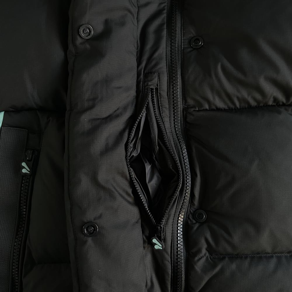 syna down jacket- Black and blue
