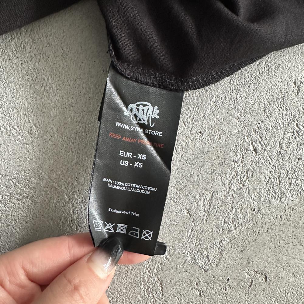 sy player tee -black
