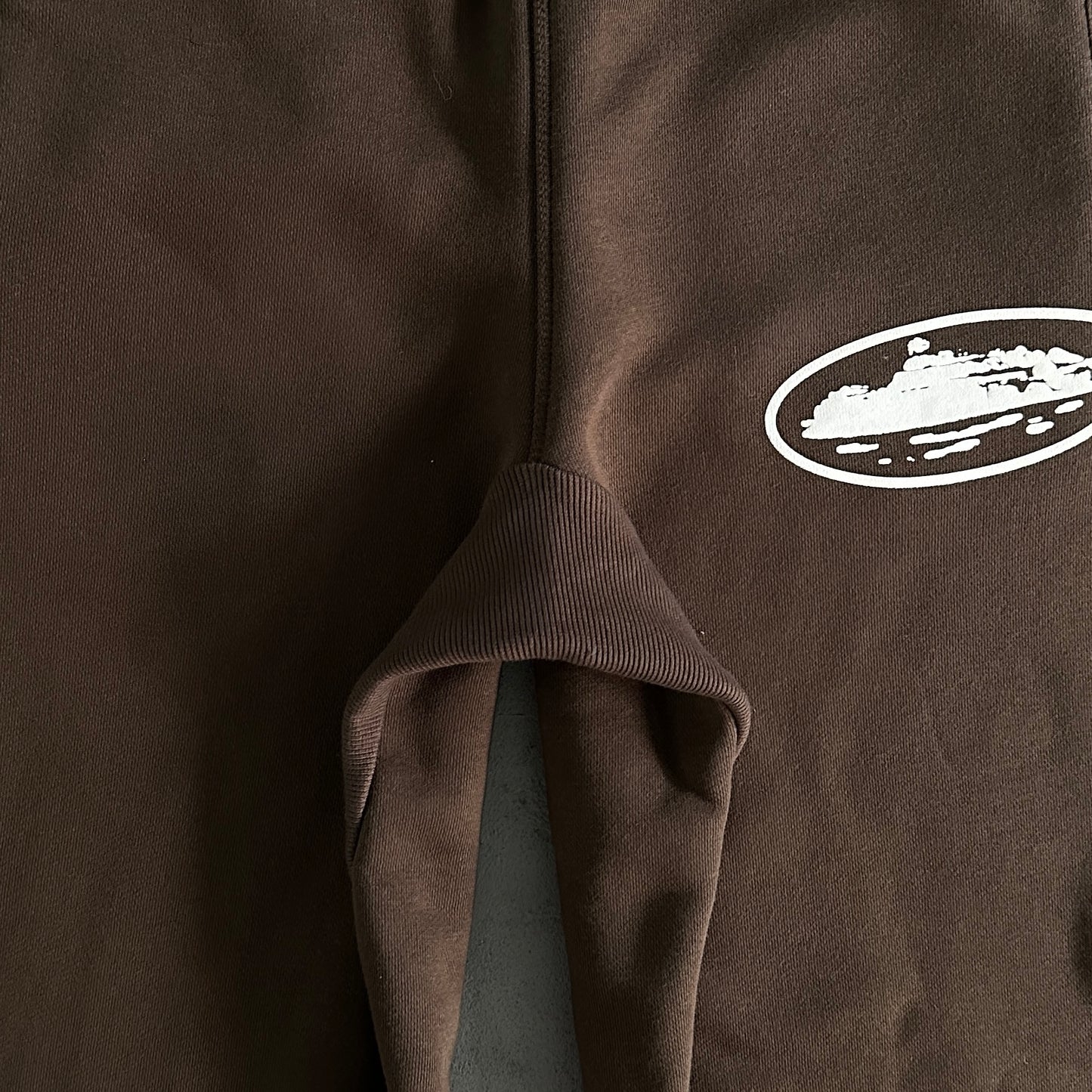 island puff print zip set-brown