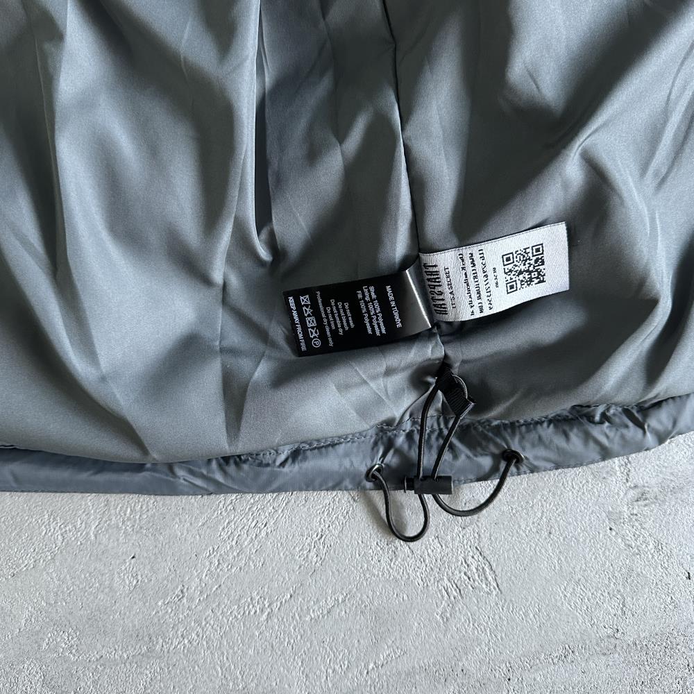 It's a secret puffer jacket BLACK