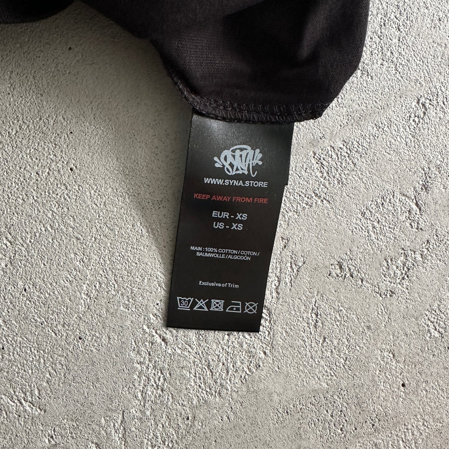 SY wages tee -black