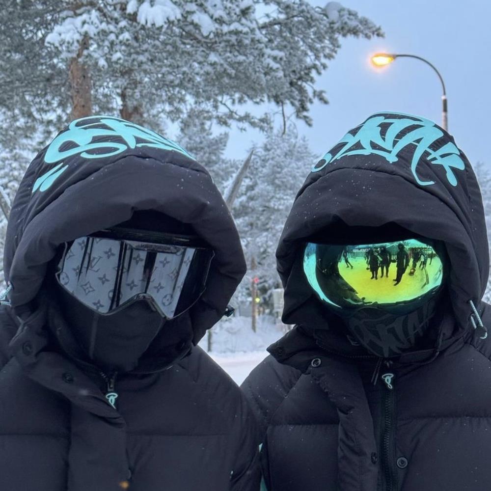 syna down jacket- Black and blue