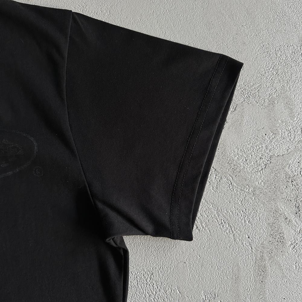 Round r-labeled tee all balck