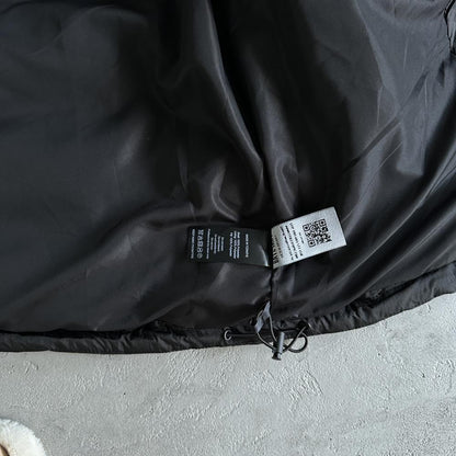 It's a secret puffer jacket BLACK