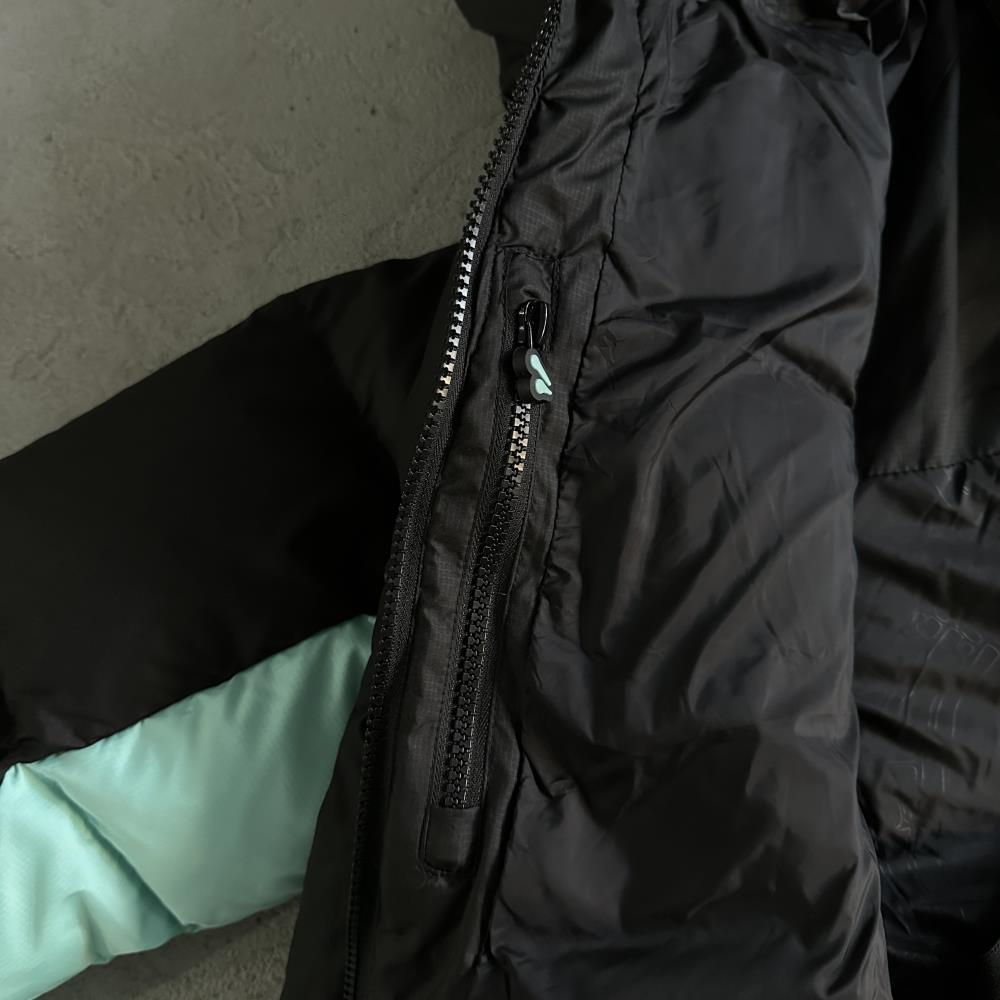 syna down jacket- Black and blue