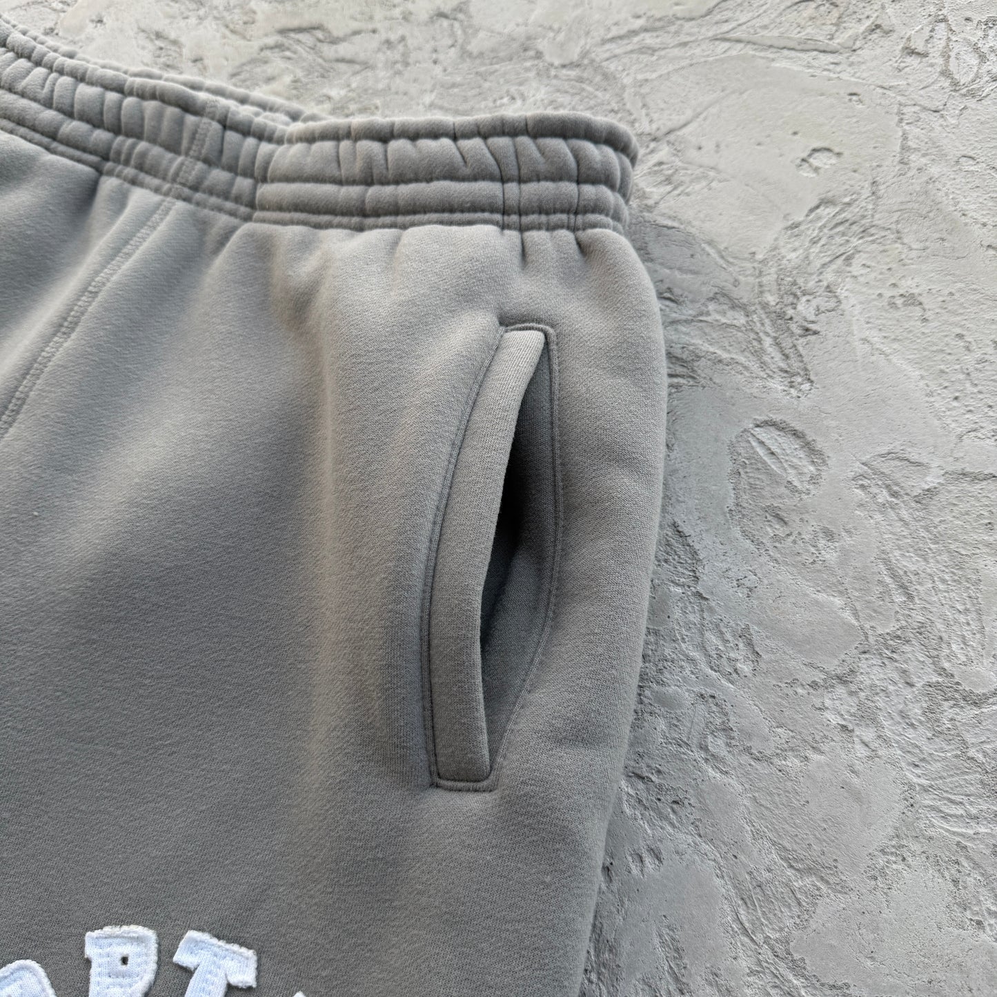 college arch open hem set-grey