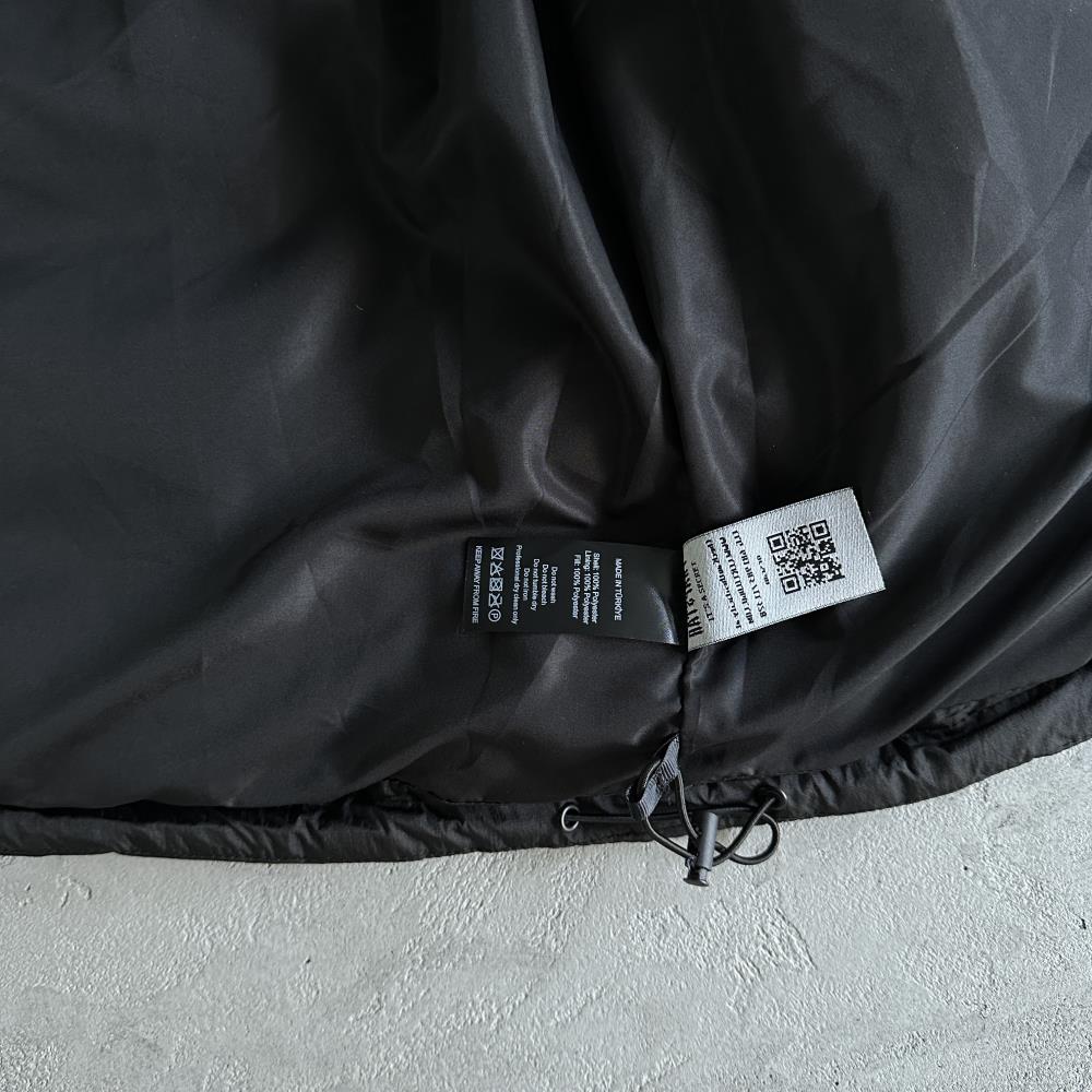 It's a secret puffer jacket BLACK
