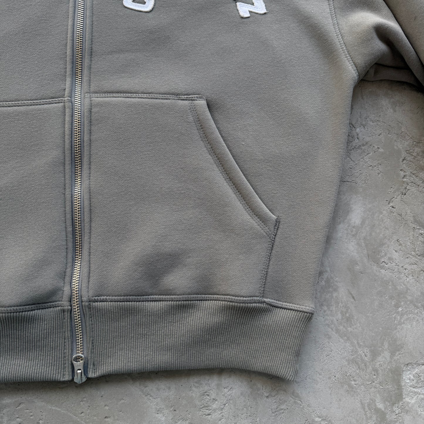 college arch open hem set-grey