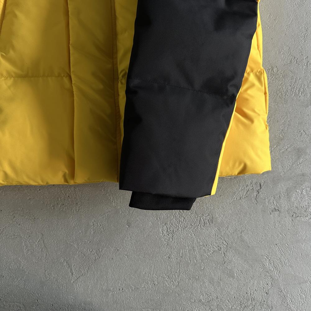 Decoded Arch Puffer Jacket Black Yellow