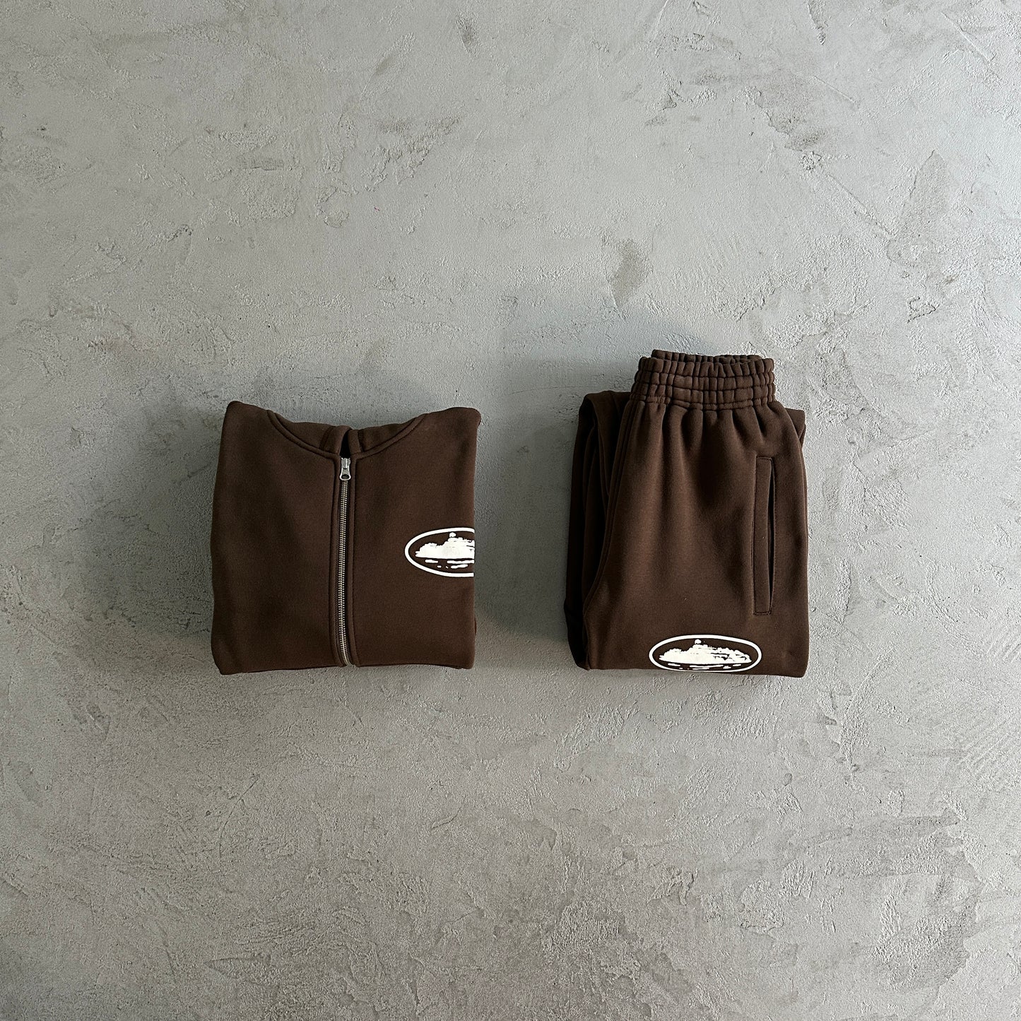 island puff print zip set-brown