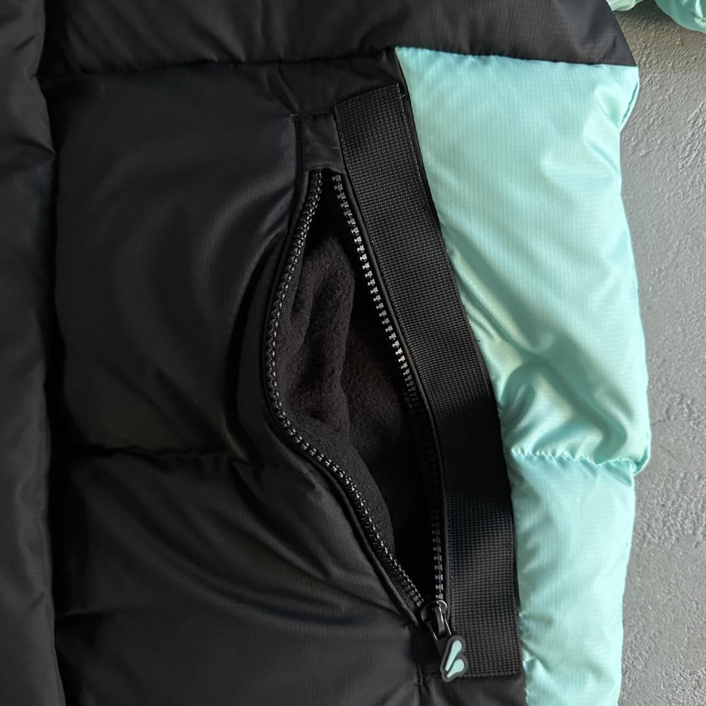 syna down jacket- Black and blue