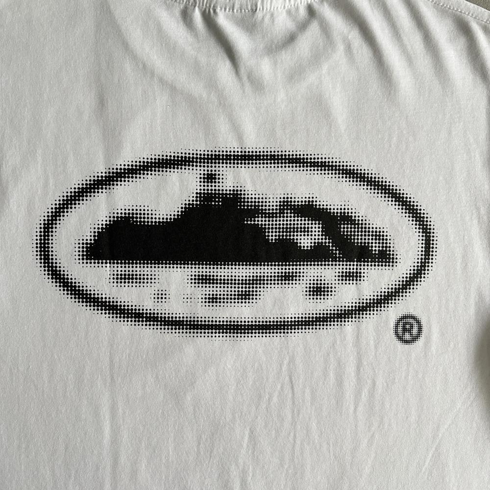 halftone island -white